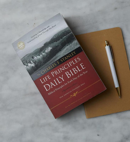 Life Principle's Daily - NASB Compact Edition